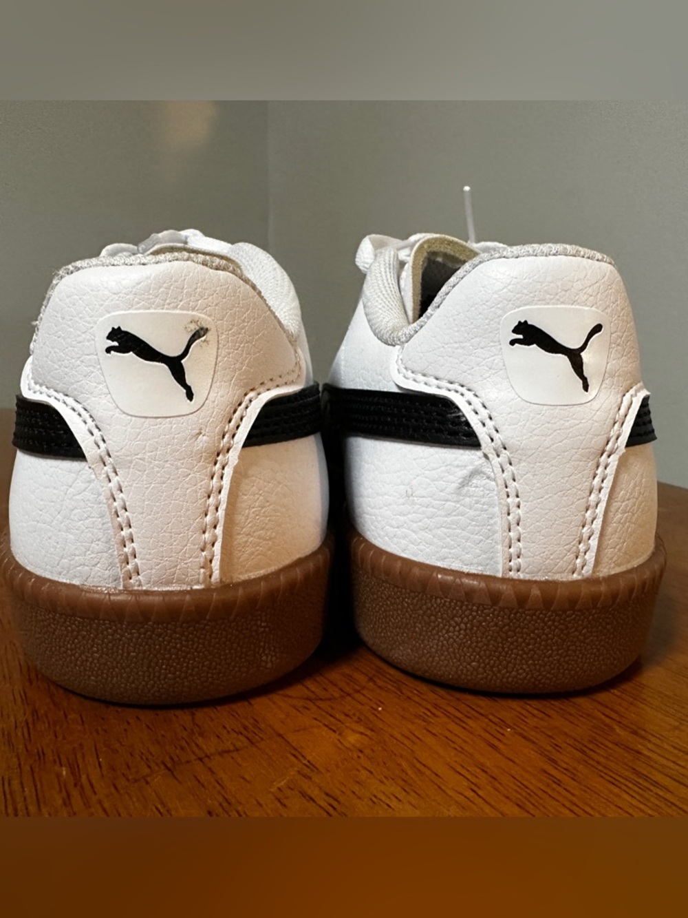 Puma White and Black Low-Top Sneakers with Gum Sole women’s size 8 - Picture 11 of 14